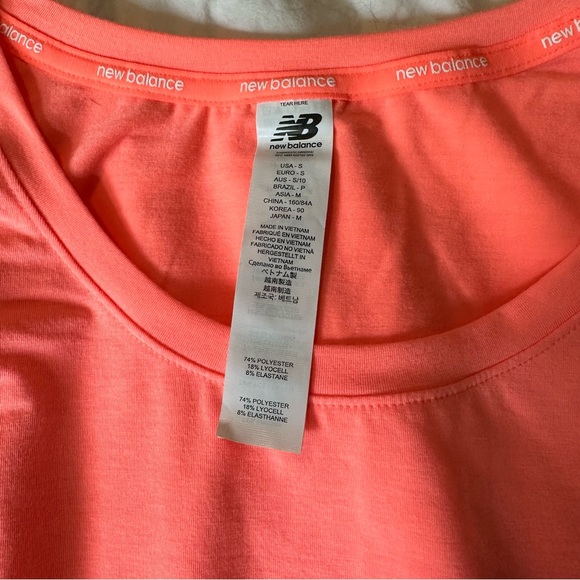 NWT❗️ New Balance studio cinch top - Picture 2 of 3